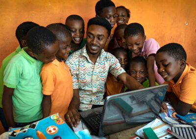 GERMAN GHANAIAN SCHOOL KUMASI | UNTERRICHT MIT LAPTOP